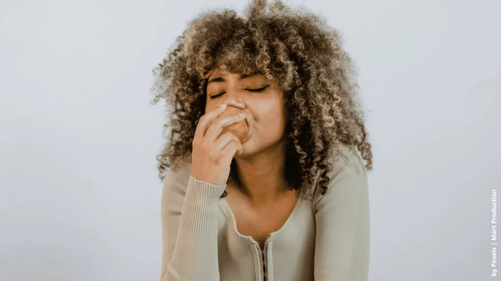 Saboreie cada mordida: A prática da alimentação consciente transforma o simples ato de comer em uma experiência de prazer e conexão com o presente.