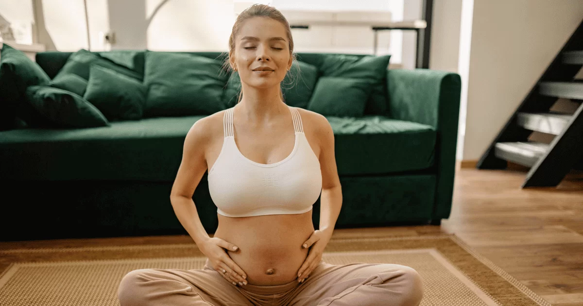 Na gravidez consciente, a prática da meditação ajuda a manter a calma e fortalece a conexão com o bebê.